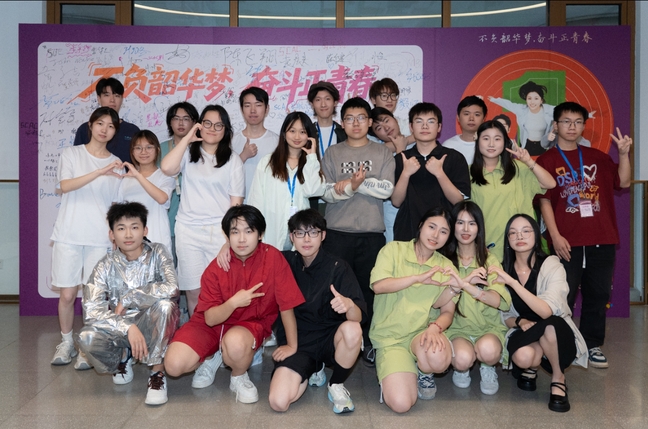 六新引領(lǐng)繪新篇 | 校大學(xué)生話劇團(tuán)原創(chuàng)長劇劇目《實(shí)驗(yàn)：玖伊零》在第二十一屆上海市大學(xué)生話劇節(jié)獲佳績