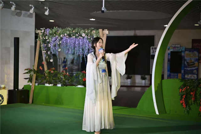 《青年報(bào)》學(xué)生化身“航海文化傳播使者”，上海這所高校打造實(shí)踐育人與文化傳承融合新樣本