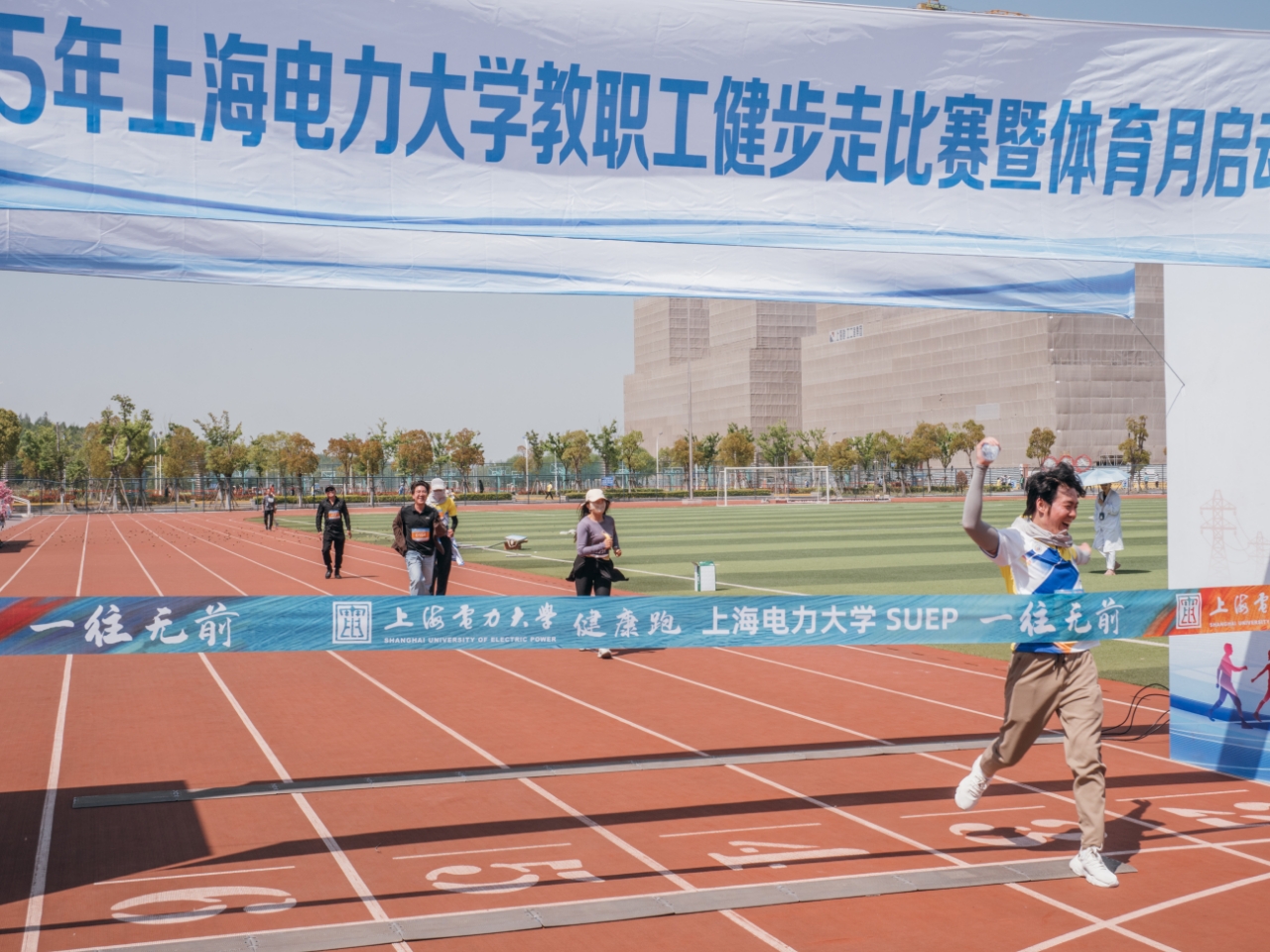 《上海科技報(bào)》上海電力大學(xué)體重管理訓(xùn)練營(yíng)正式開營(yíng) 首日啟動(dòng)多維健康評(píng)估助力科學(xué)減重