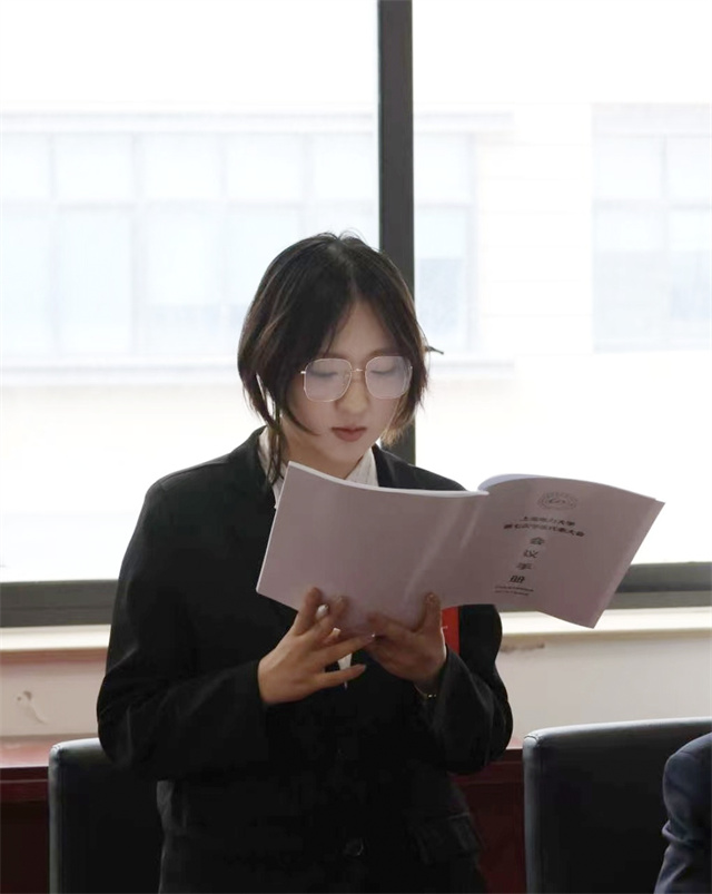 《青年報》掌握多語言的進博會“小葉子”，以青春之聲筑溝通之橋