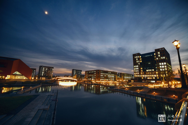 臨港校區夜景