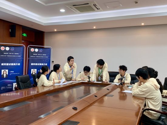 《中國(guó)新聞網(wǎng)》“臨港五校2025就業(yè)力UP訓(xùn)練營(yíng)”舉行 深化產(chǎn)教融合、服務(wù)地方區(qū)域發(fā)展