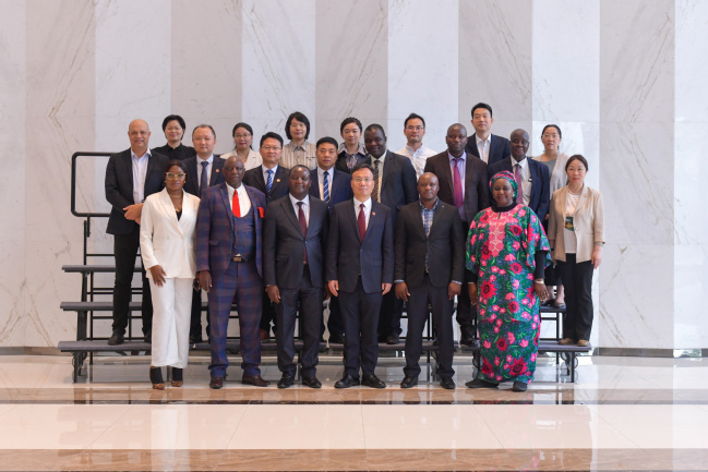 推動中非能源電力合作升級 構(gòu)建中非命運(yùn)共同體能源紐帶——我校舉辦中非能源電力合作交流座談活動