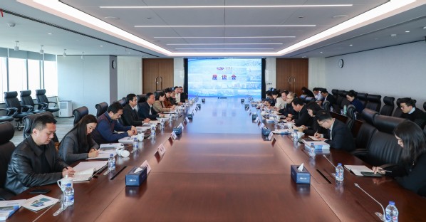 校長顧春華帶隊赴臨港集團調研交流