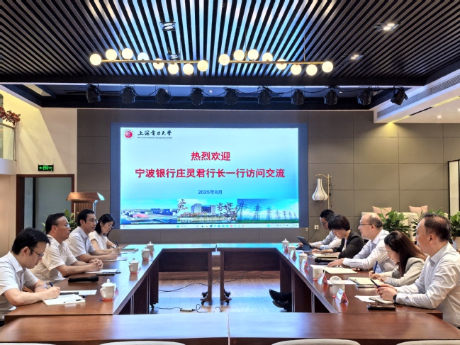 顧春華會見寧波銀行行長莊靈君一行