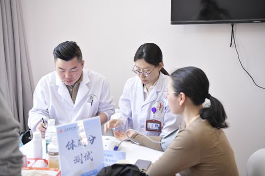 《東方教育時(shí)報(bào)》“許多老師早餐不均衡，高鹽高糖攝入”，上海電力大學(xué)開營(yíng)為教職工帶來減重福利！