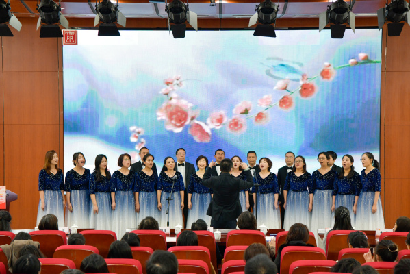 我校舉行紀(jì)念三八國際婦女節(jié)115周年大會