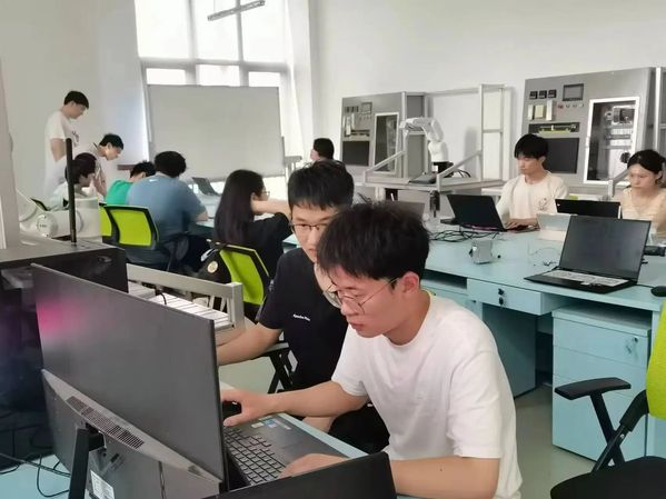 《第一教育》超半數學生畢業后簽約國企，上海這所“寶藏”高校與能源電力“血脈相連”，專業與產業同頻共振